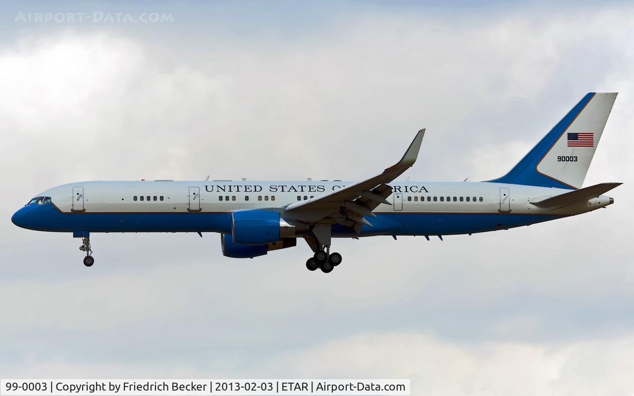 99-0003, 1998 Boeing C-32A (757-200) C/N 29027, on final RW26