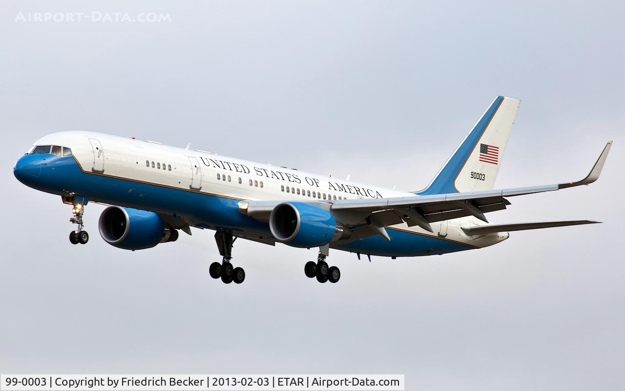 99-0003, 1998 Boeing C-32A (757-200) C/N 29027, on final RW26