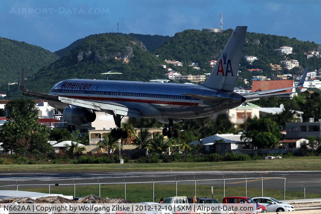 N662AA, 1992 Boeing 757-223 C/N 25296, From the Oceanview Pool of the Sonesta Hotel