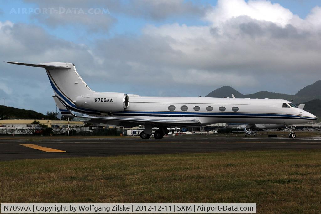 N709AA, 2001 Gulfstream Aerospace G-V C/N 635, visitor