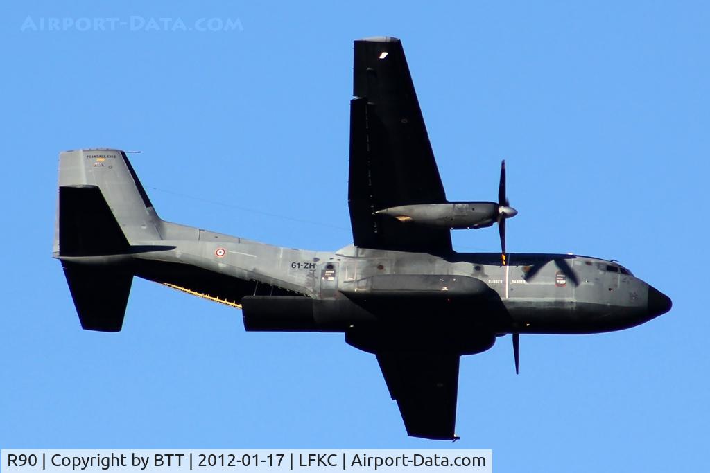 R90, Transall C-160R C/N 90, Climbing with cargo door open for a drop of 2nd REP fallers