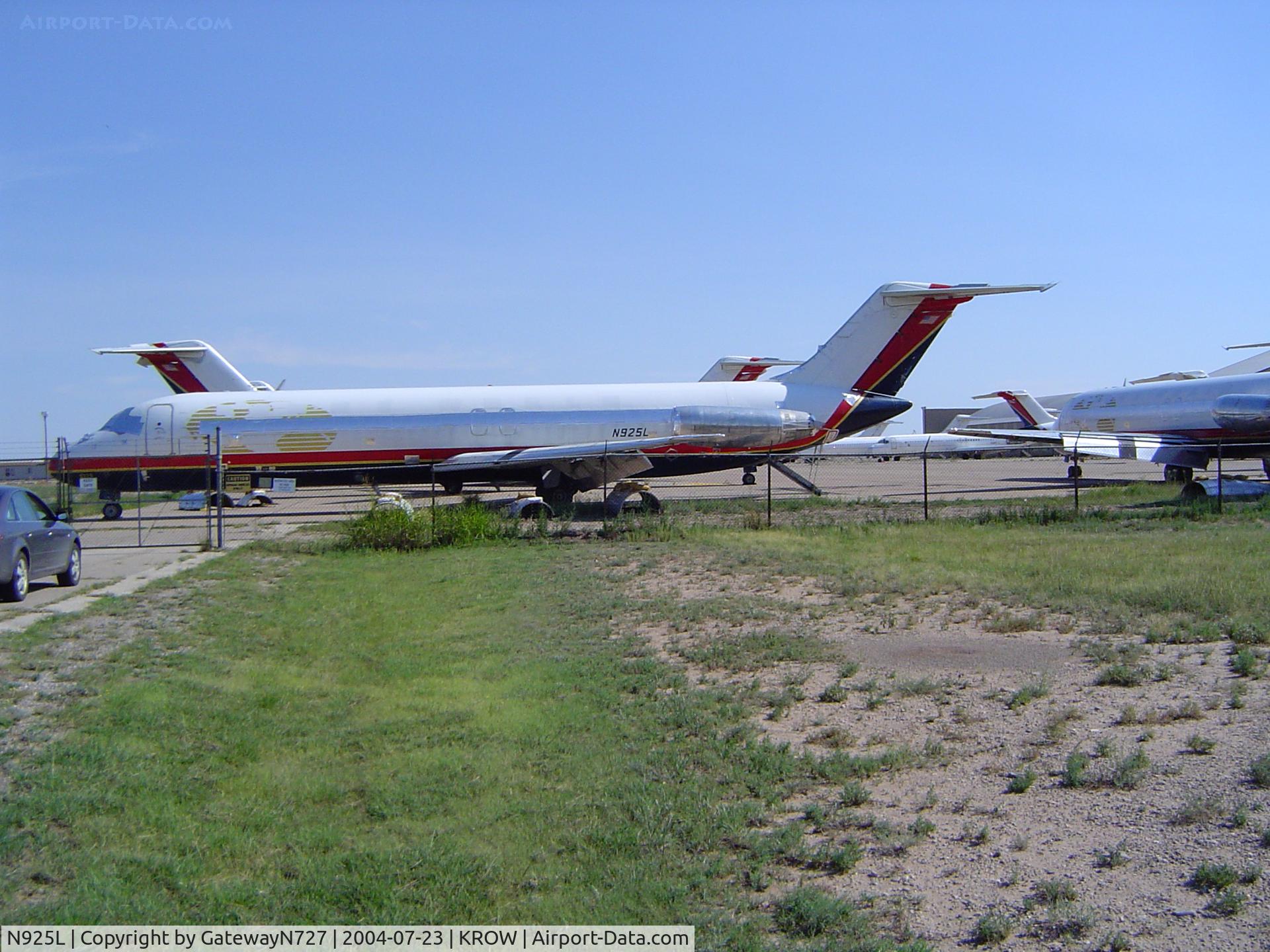 N925L, 1969 Douglas DC-9-32 C/N 47357, Temporarily stored at Roswell.