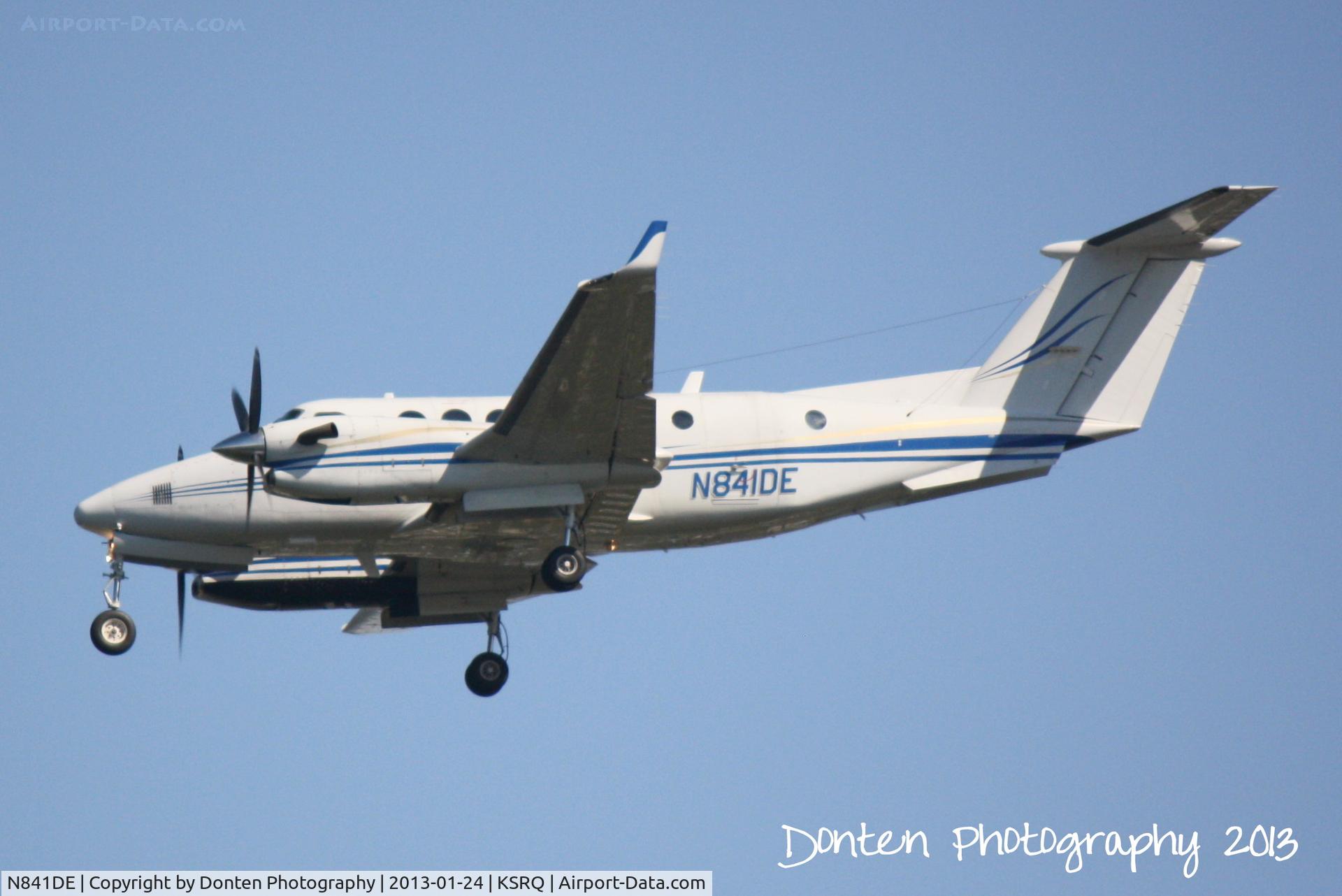 N841DE, 1992 Beech B300C King Air C/N FM-5, Beechcraft Super King Air 350 (N841DE) on approach to Sarasota-Bradenton International Airport