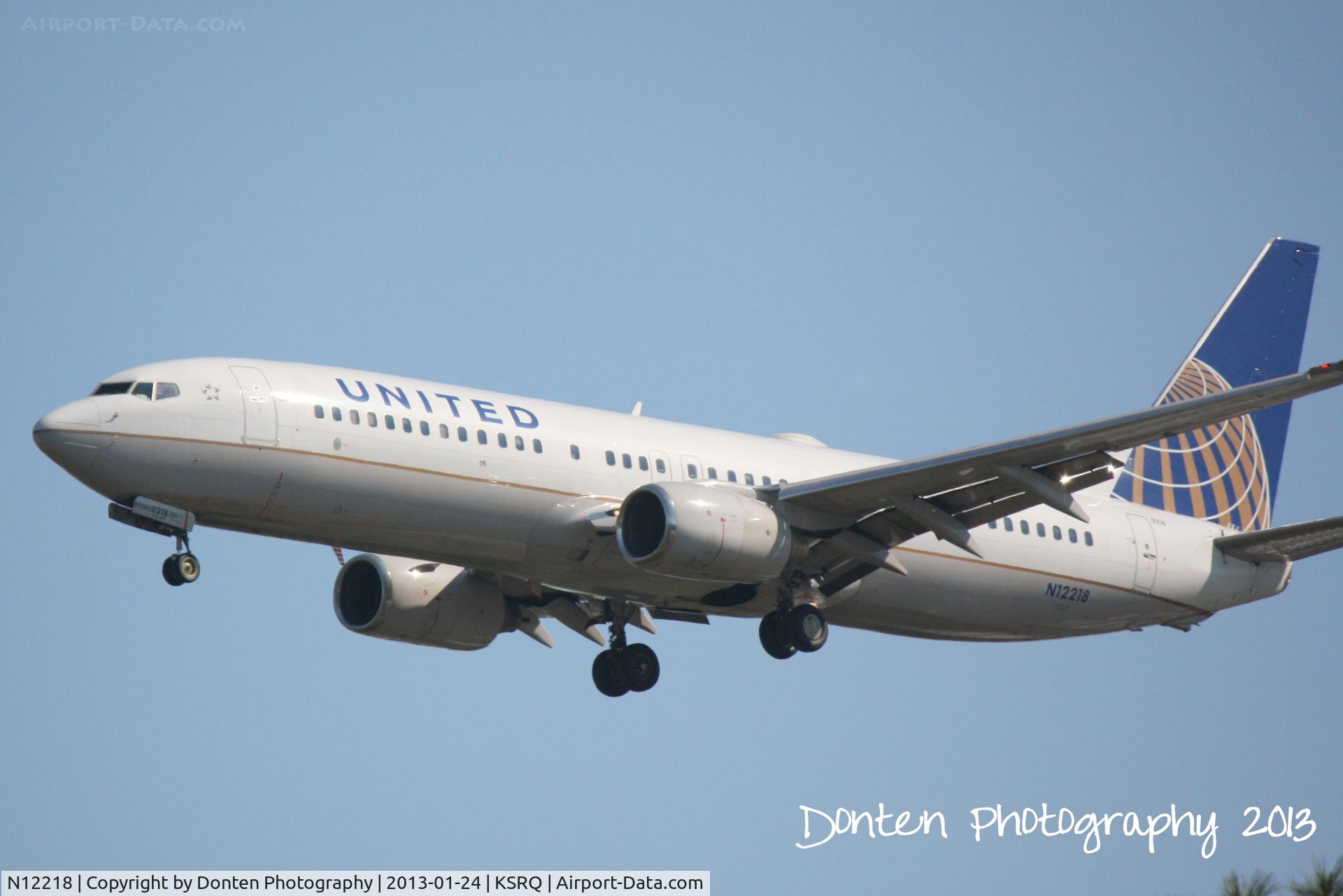 N12218, 1998 Boeing 737-824 C/N 28778, United Flight 1190 (N12218) on approach to Runway 32 at Sarasota-Bradenton International Airport following a flight from Chicago-O'Hare International Airport