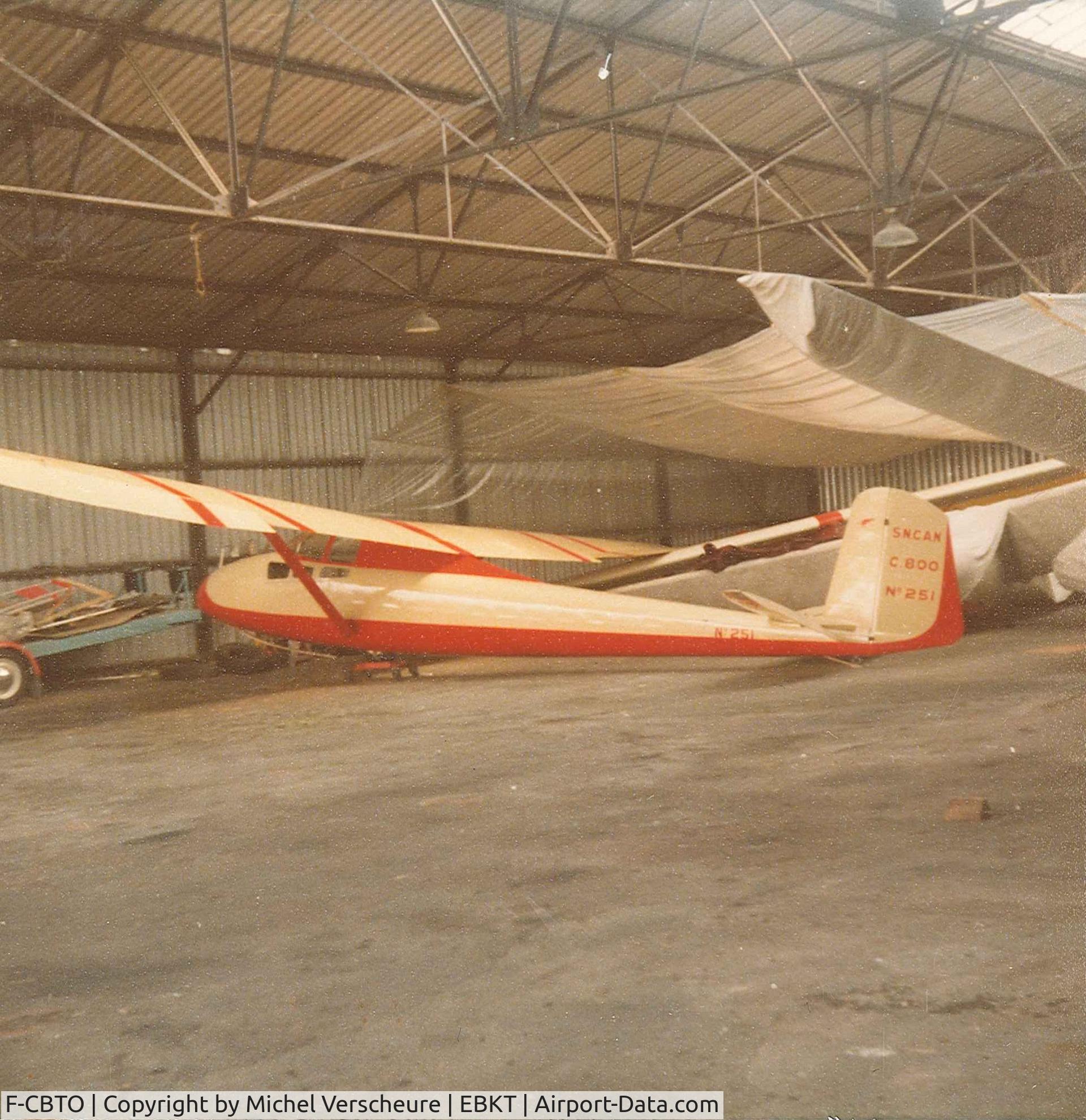 F-CBTO, Caudron (Nord) C.800 C/N 9911-251, Hangar à Wevelghem (Courtrai) en juin 1974