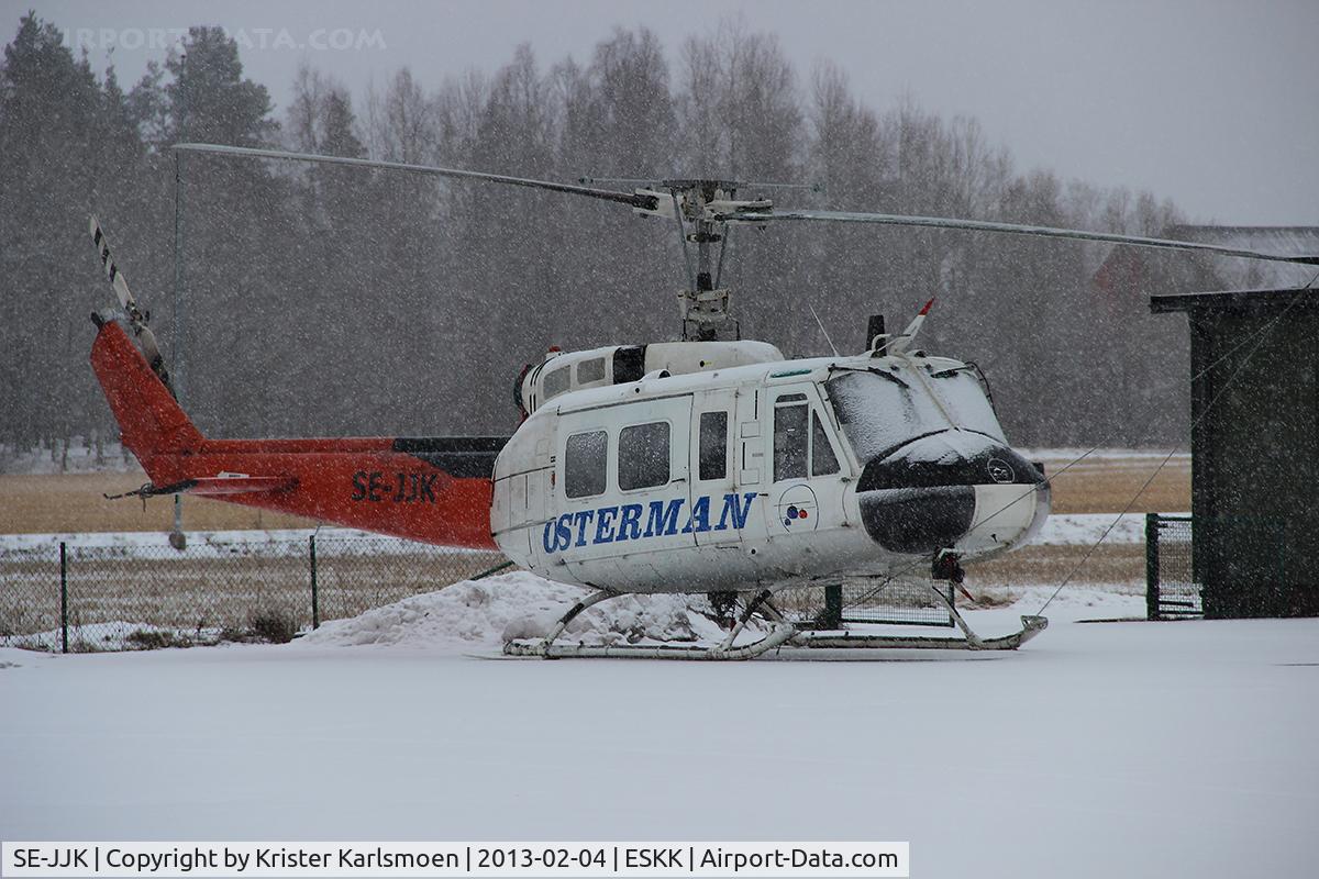 SE-JJK, Bell UH-1H Iroquois C/N 5639, Parked outside for a while.