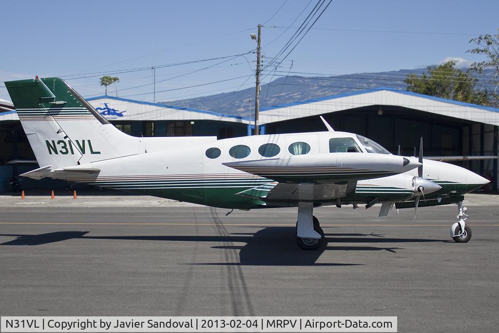 N31VL, Cessna 401B C/N 401B-0053, Sitting at the ramp after flying from Guatemala City. Seems Pavas will be it's new base. Beautiful aircraft!