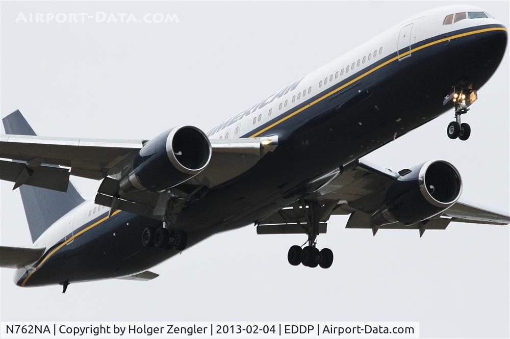 N762NA, 1992 Boeing 767-319/ER C/N 24876, Jumping over eastern fence down on rwy 26R....
