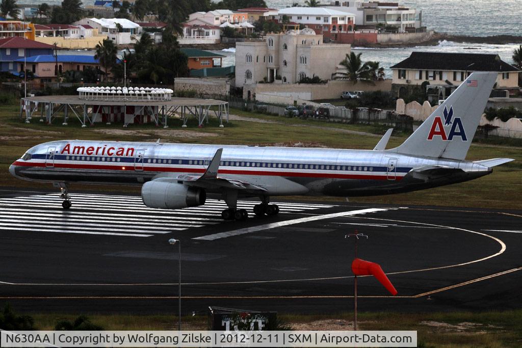 N630AA, 1990 Boeing 757-223 C/N 24588, From the balcony of the Sonesta Hotel