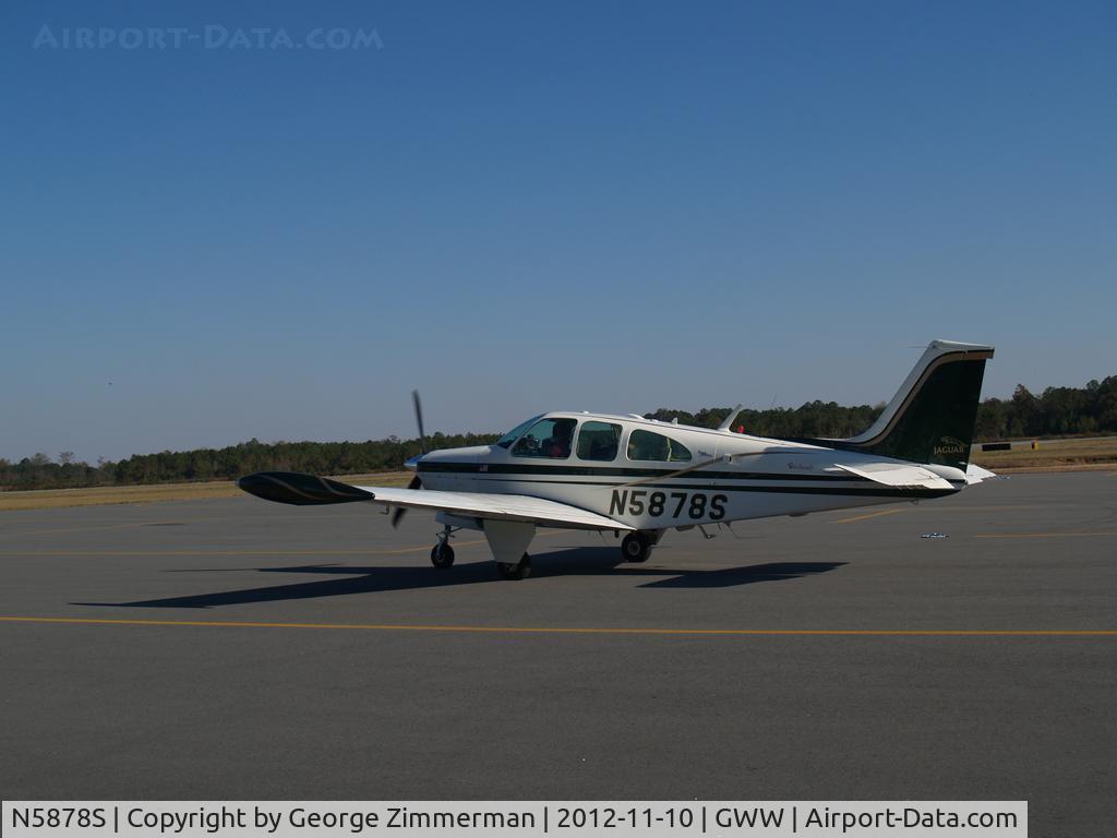 N5878S, 1965 Beech 35-C33 Debonair C/N CD-835, Taxi to runway 23