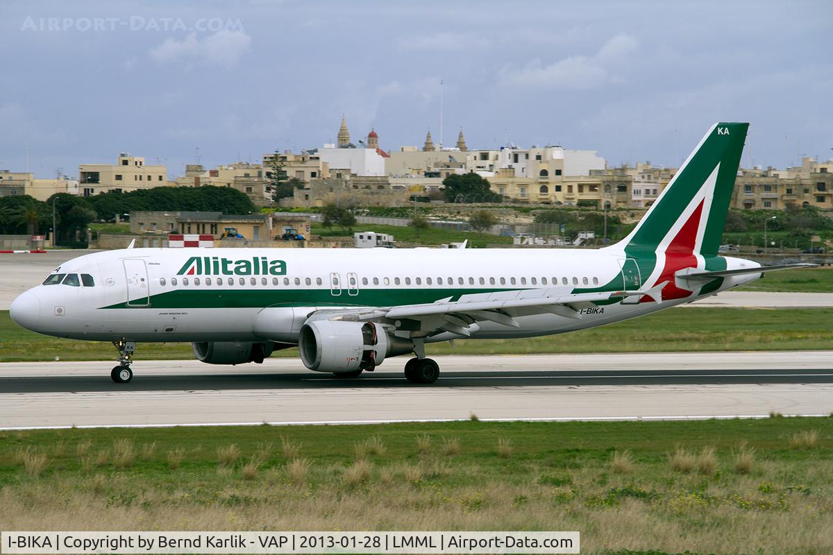 I-BIKA, 1999 Airbus A320-214 C/N 951, Malta Luqa Airport