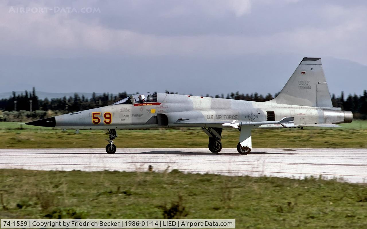 74-1559, 1974 Northrop F-5E Tiger II C/N R.1230, decelerating after touchdown
