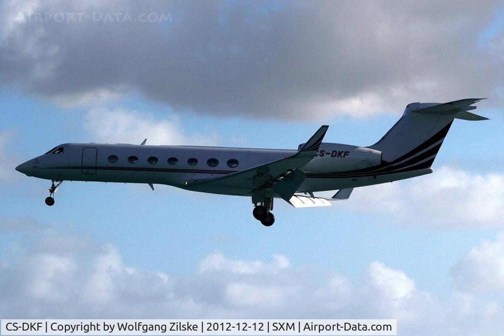 CS-DKF, 2006 Gulfstream Aerospace GV-SP (G550) C/N 5099, From the Oceanview Pool of the Sonesta Hotel