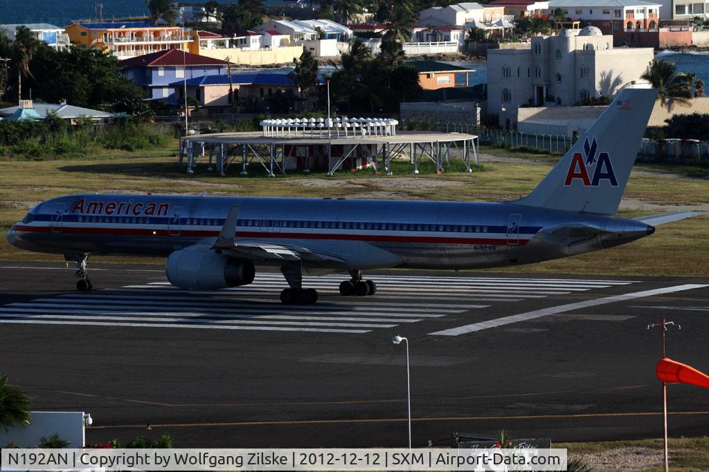 N192AN, 2001 Boeing 757-223 C/N 32386, From the balcony of the Sonesta Hotel
