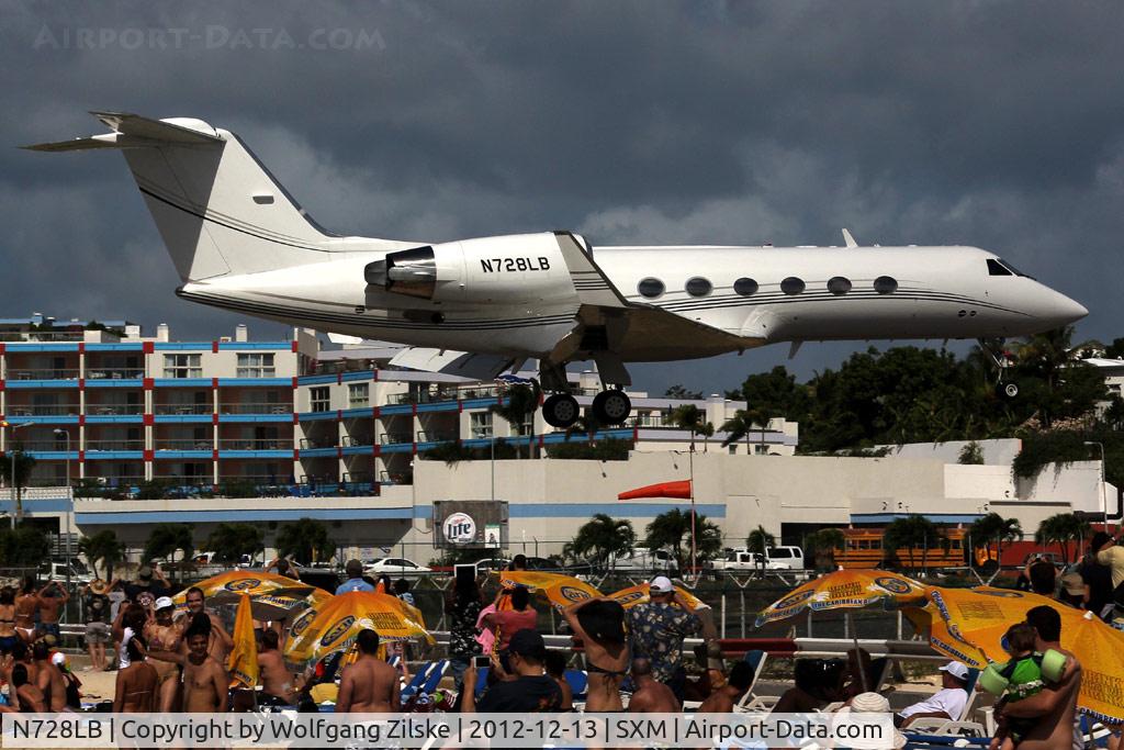 N728LB, 1996 Gulfstream Aerospace G-IV C/N 1296, Over famous Maho Beach