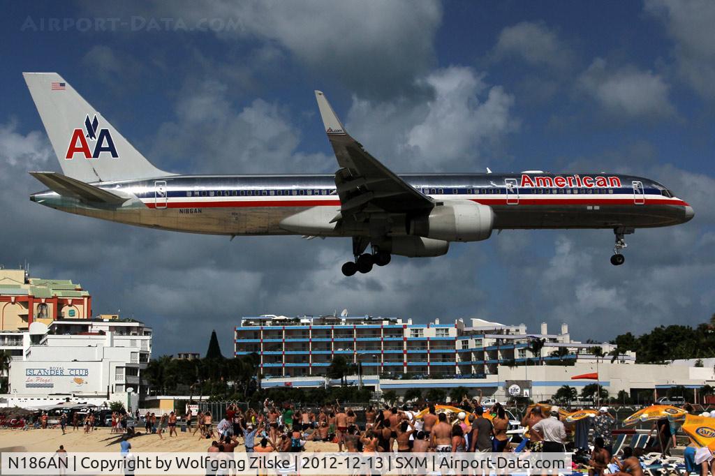 N186AN, 2001 Boeing 757-223 C/N 32380, Over famous Maho Beach