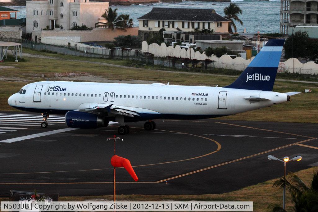 N503JB, 1999 Airbus A320-232 C/N 1123, From the balcony of the Sonesta Hotel