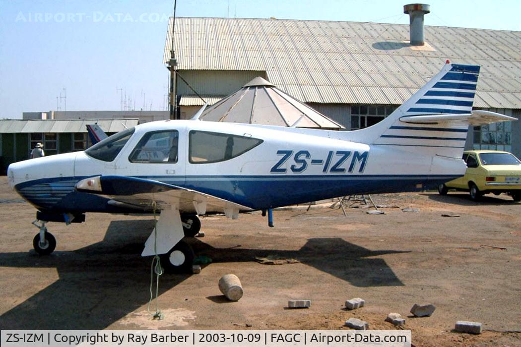 ZS-IZM, Rockwell International 112 Commander C/N 080, Rockwell Commander 112 [080] Grand Central~ZS 09/10/2003. Seen here minus propeller.