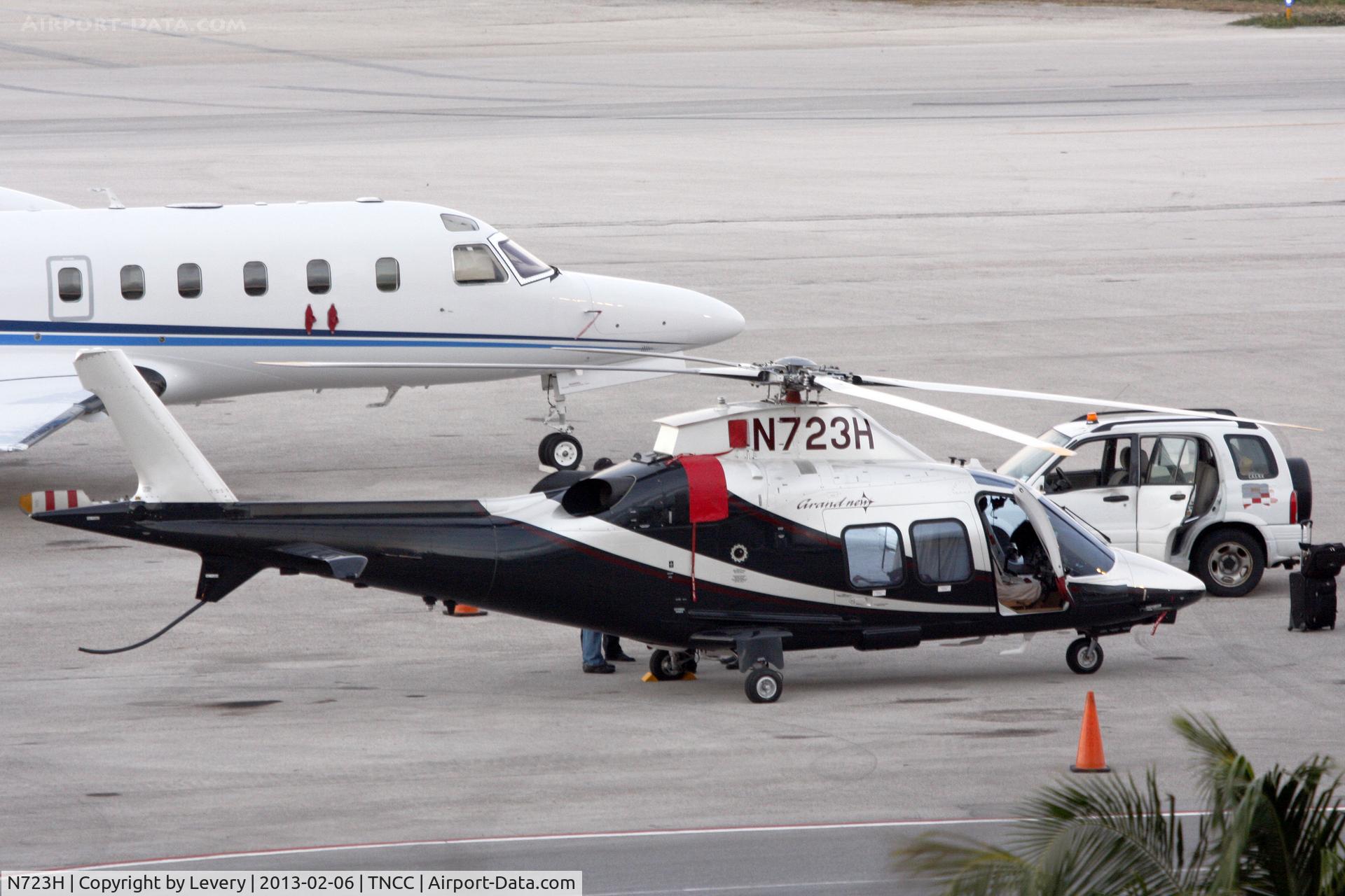 N723H, AgustaWestland A-109SP C/N 22280, Sunset arrival!!