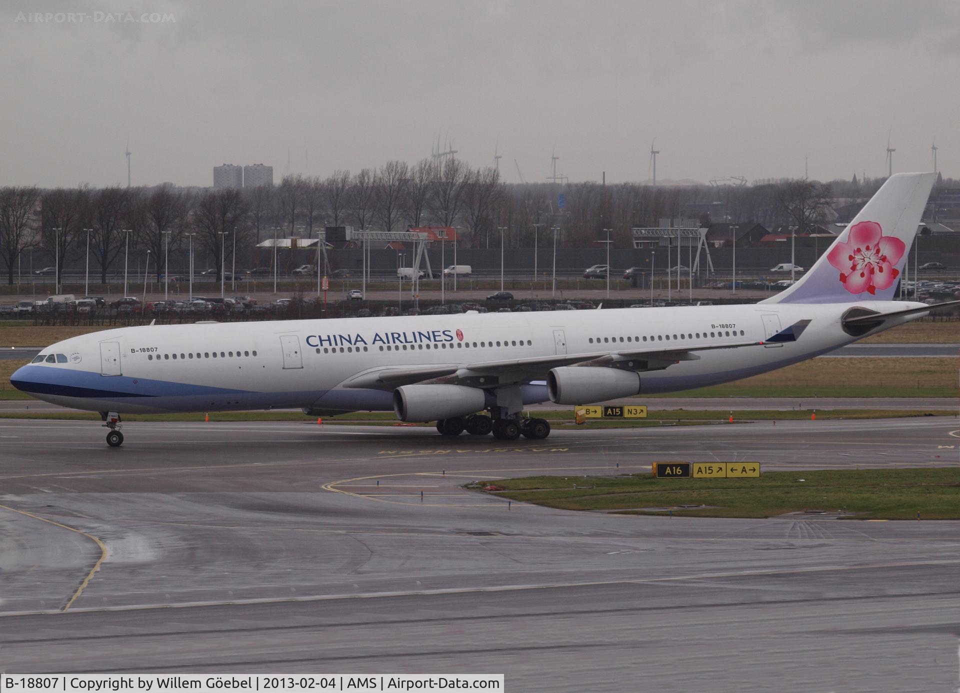B-18807, 2003 Airbus A340-313 C/N 541, Landing on runway 27 of Schiphol Airport