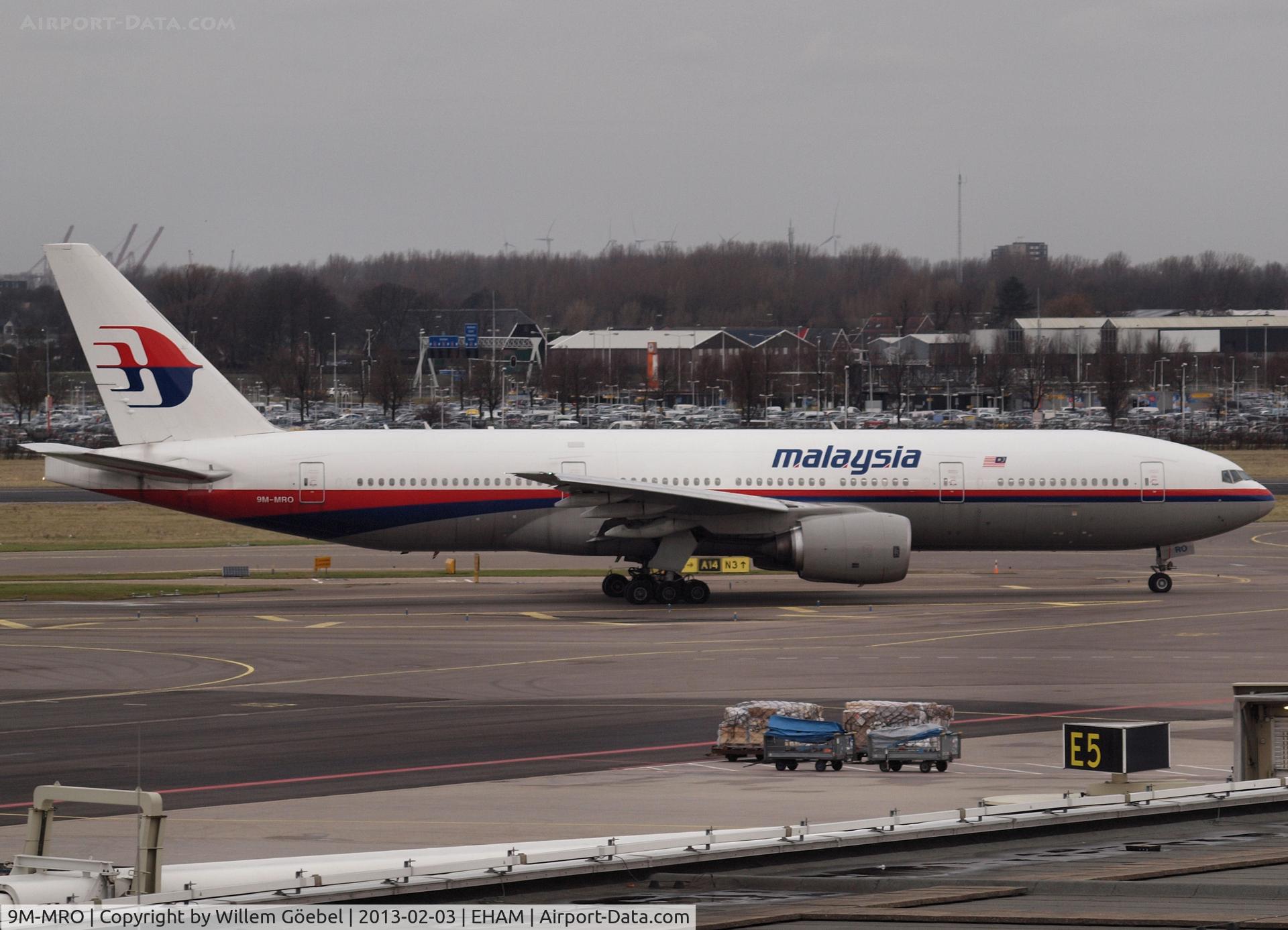 9M-MRO, 2002 Boeing 777-2H6/ER C/N 28420, Taxi to runway 24 for take off