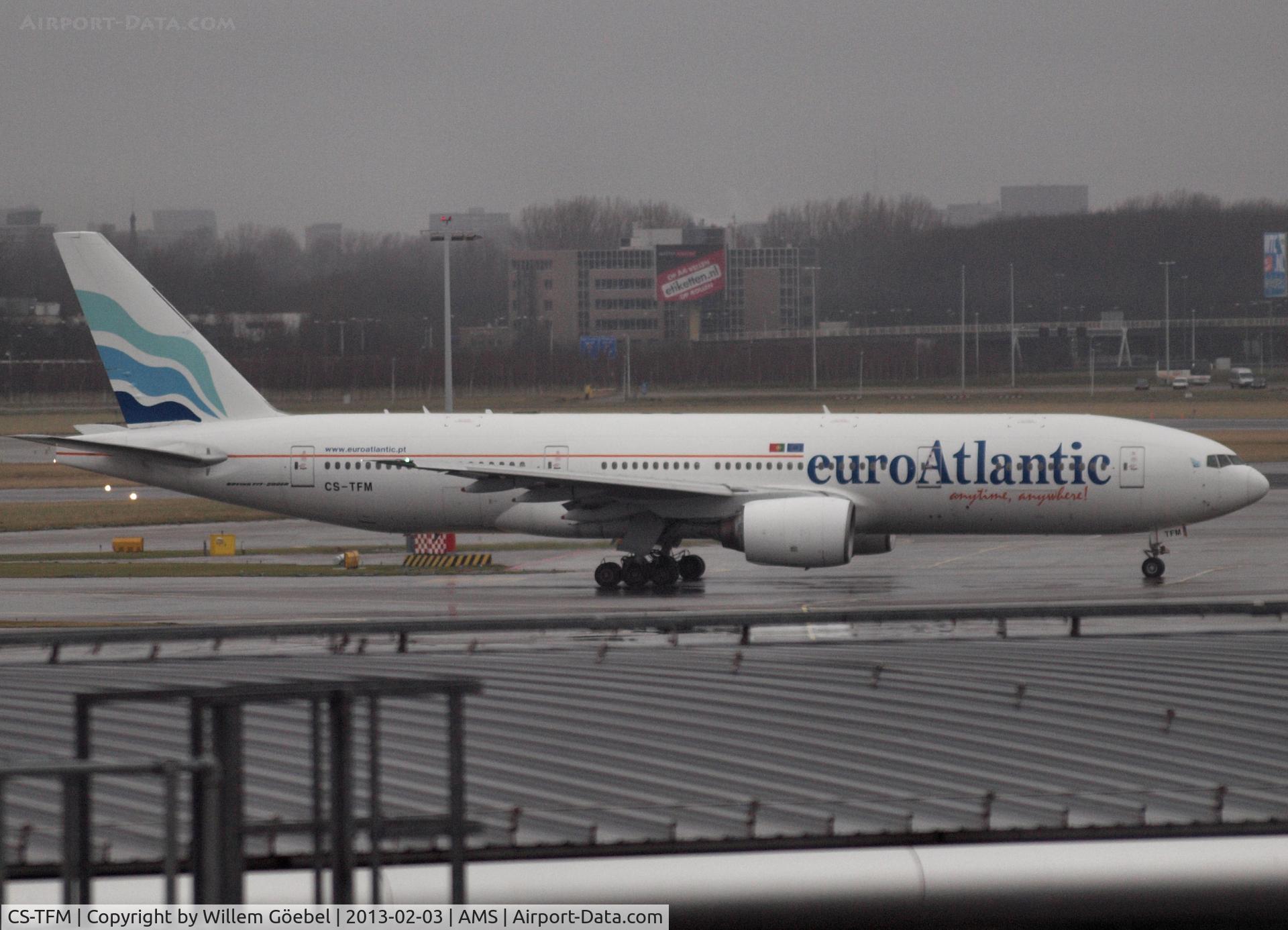 CS-TFM, 1998 Boeing 777-212/ER C/N 28513, Taxi to runway 24 for take off