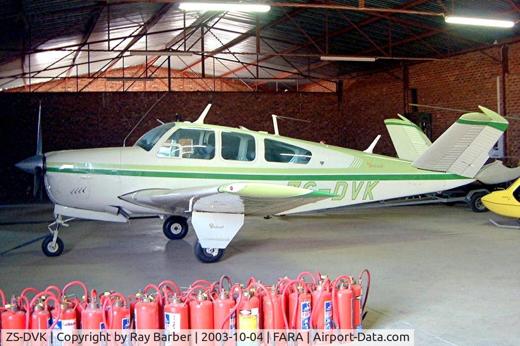 ZS-DVK, 1964 Beech S35 Bonanza Bonanza C/N D-7435, Beech S35 Bonanza [D-7435] Petit~ZS 04/10/2003
