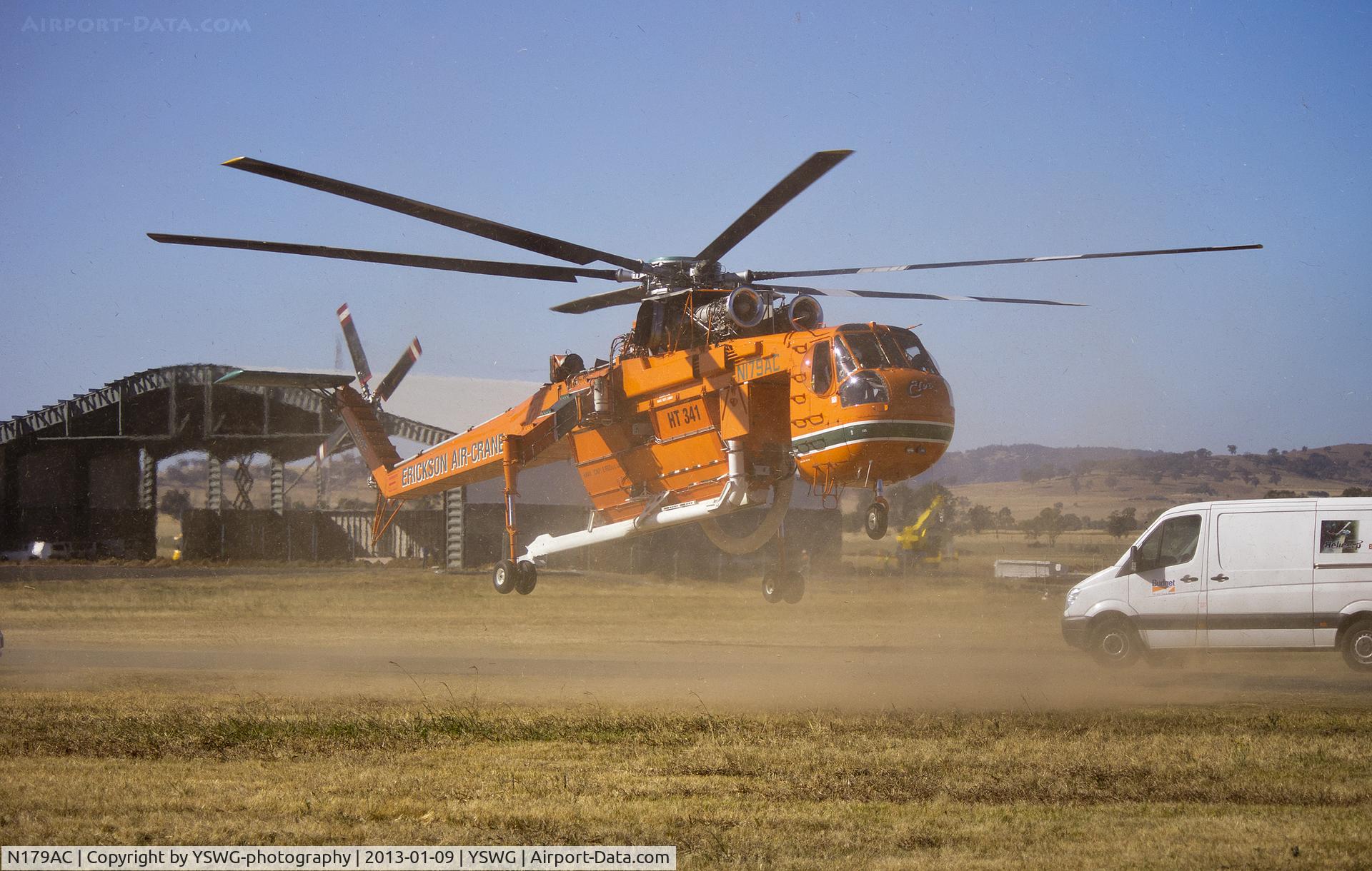 N179AC, 1970 Sikorsky S-64F Skycrane C/N 64091, Elvis (Erickson Air-Crane) taking off from Wagga Wagga Airport.