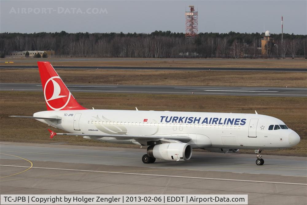 TC-JPB, 2005 Airbus A320-232 C/N 2626, Arrival from IST on taxi to stand 5....