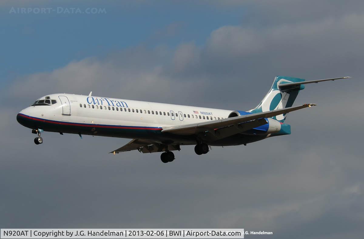 N920AT, 2000 Boeing 717-200 C/N 55083, on final to 33L