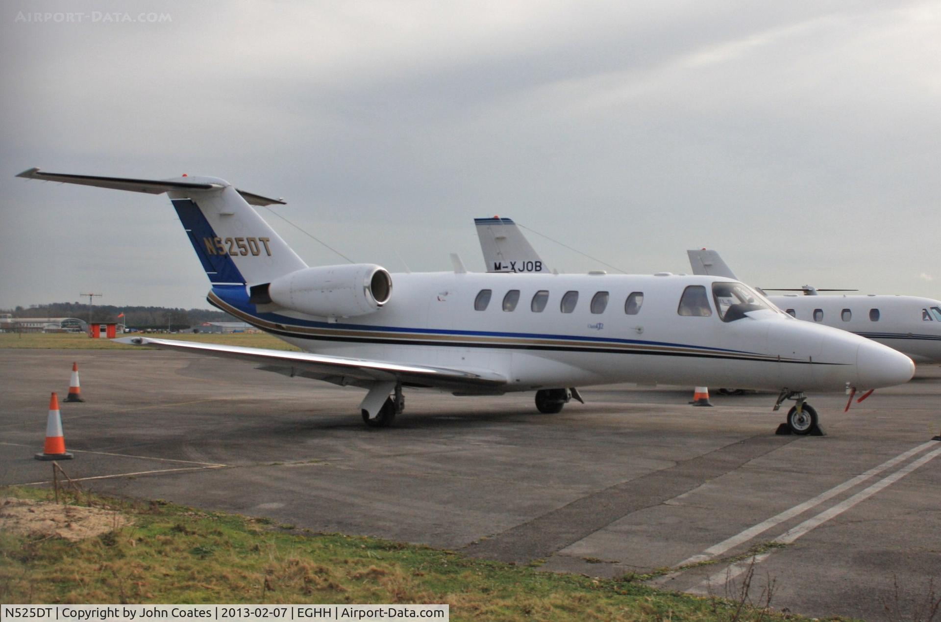 N525DT, 2000 Cessna 525A CitationJet CJ2 C/N 525A0003, Visiting Sigs