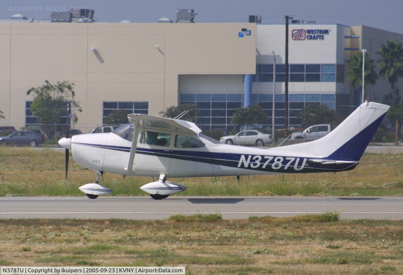 N3787U, 1963 Cessna 182G Skylane C/N 18255187, Landing on Van Nuys Airport