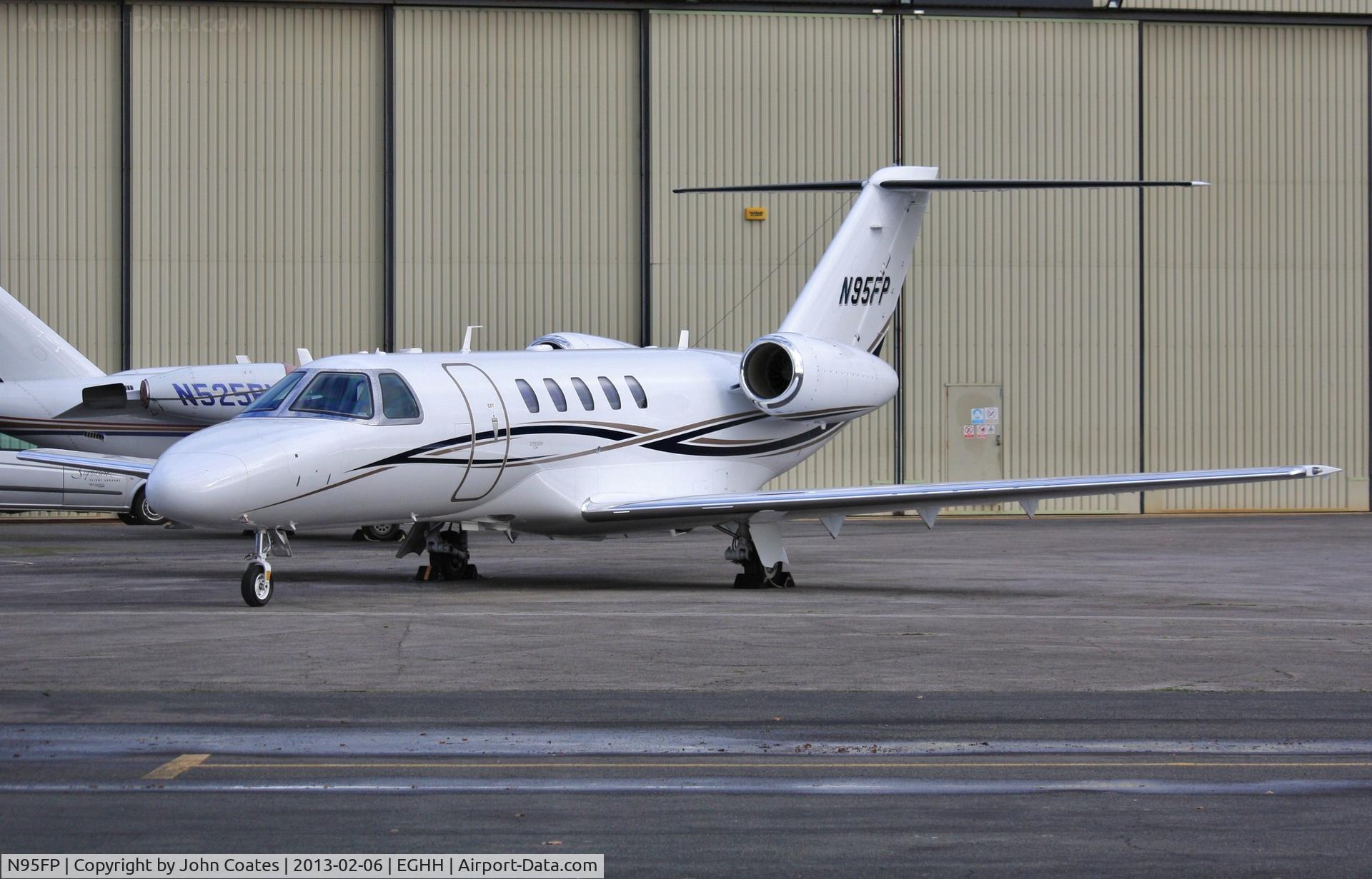 N95FP, 2012 Cessna 525C CitationJet CJ4 C/N 525C-0088, Visiting Sigs