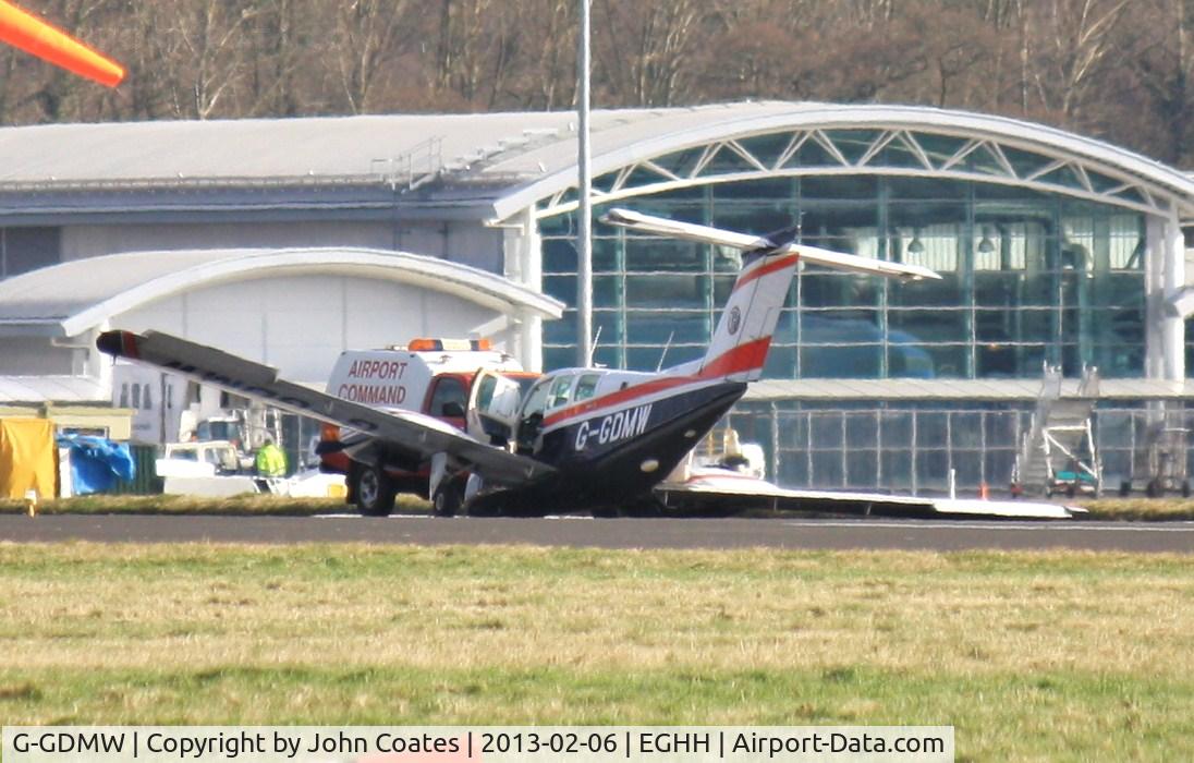 G-GDMW, 1980 Beech 76 Duchess C/N ME-316, Undercart collapse during takeoff