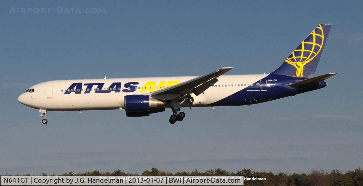 N641GT, 1991 Boeing 767-300/ER C/N 25132, On final to 33L