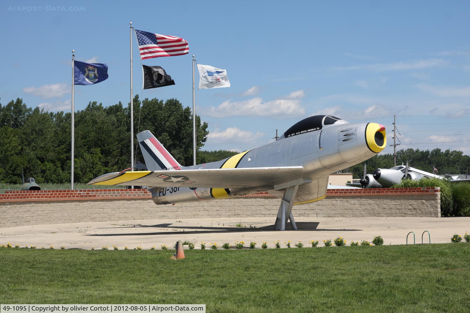 49-1095, 1949 North American F-86A Sabre C/N 161-88, patriotic picture