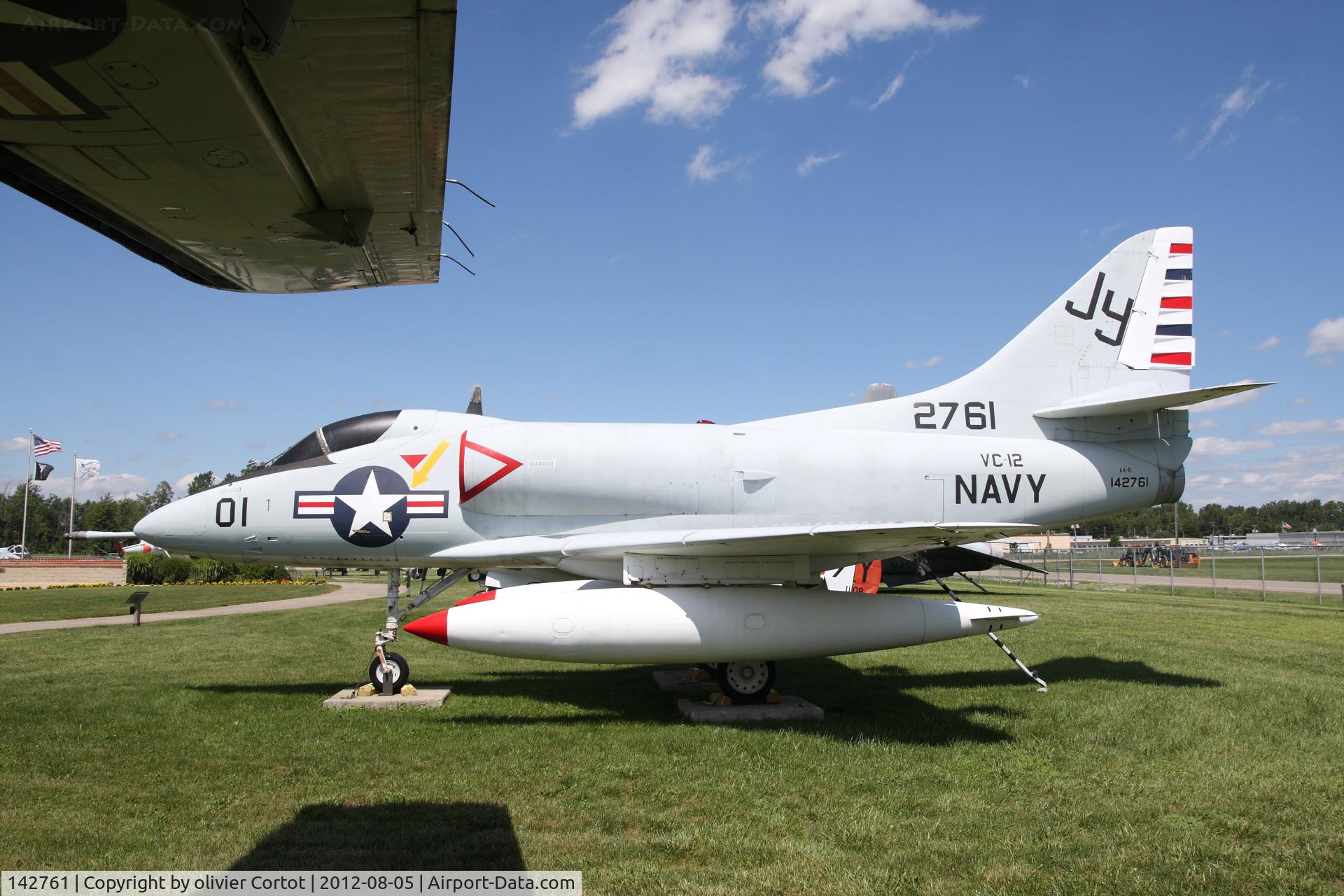 142761, Douglas A4D-2 C/N 11823, fresh paint on the Skyhawk