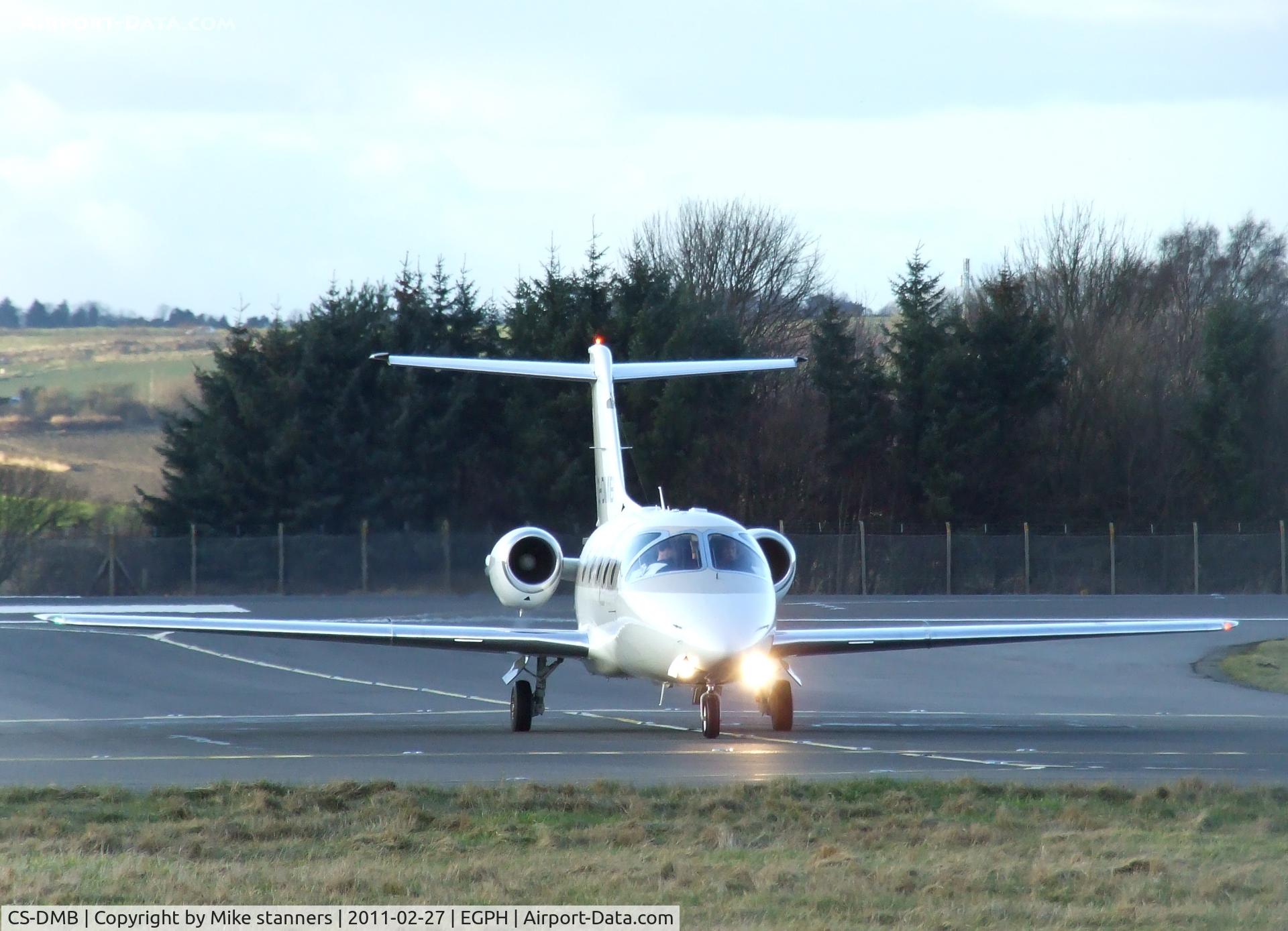 CS-DMB, 2005 Hawker Beechcraft 400A Beechjet Beechjet C/N RK-403, Netjets Hawker 400XP on taxiway bravo 1