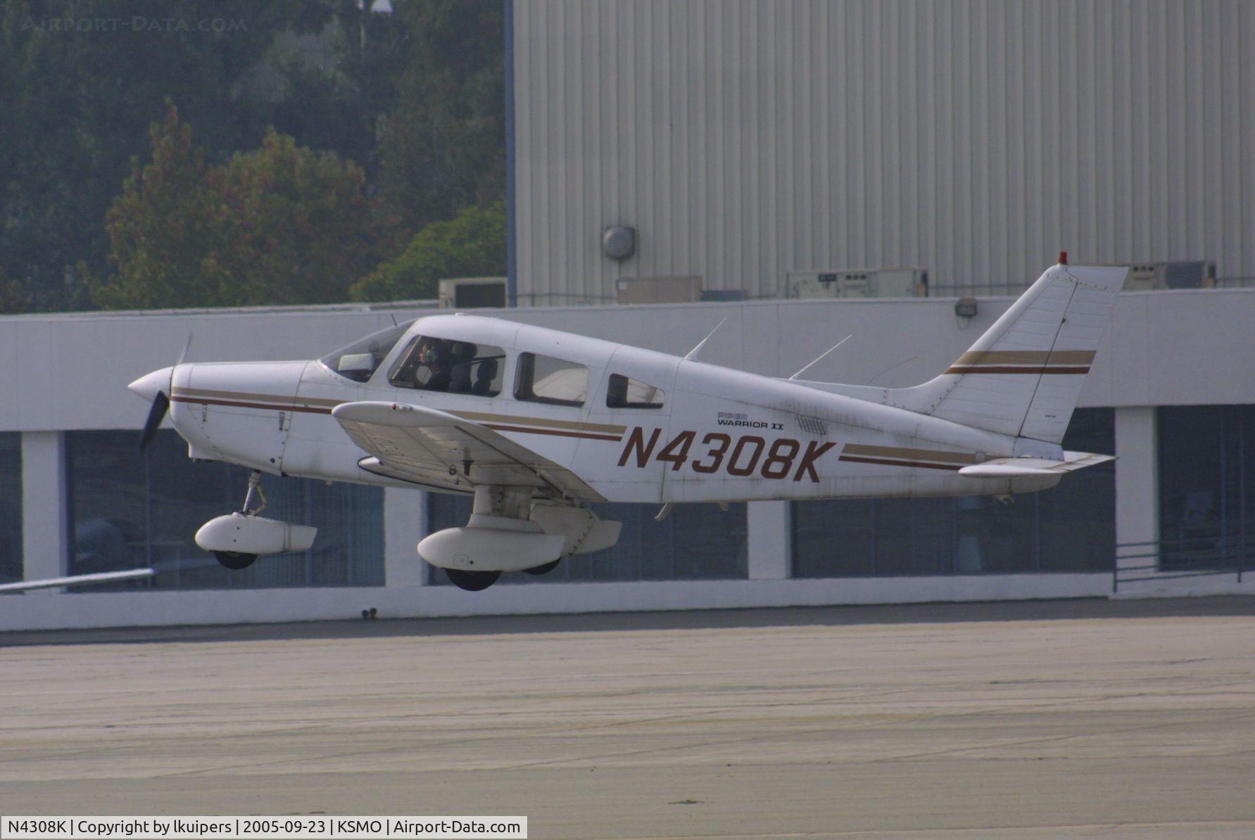N4308K, 1983 Piper PA-28-161 C/N 28-8316082, At Santa Monica Airport