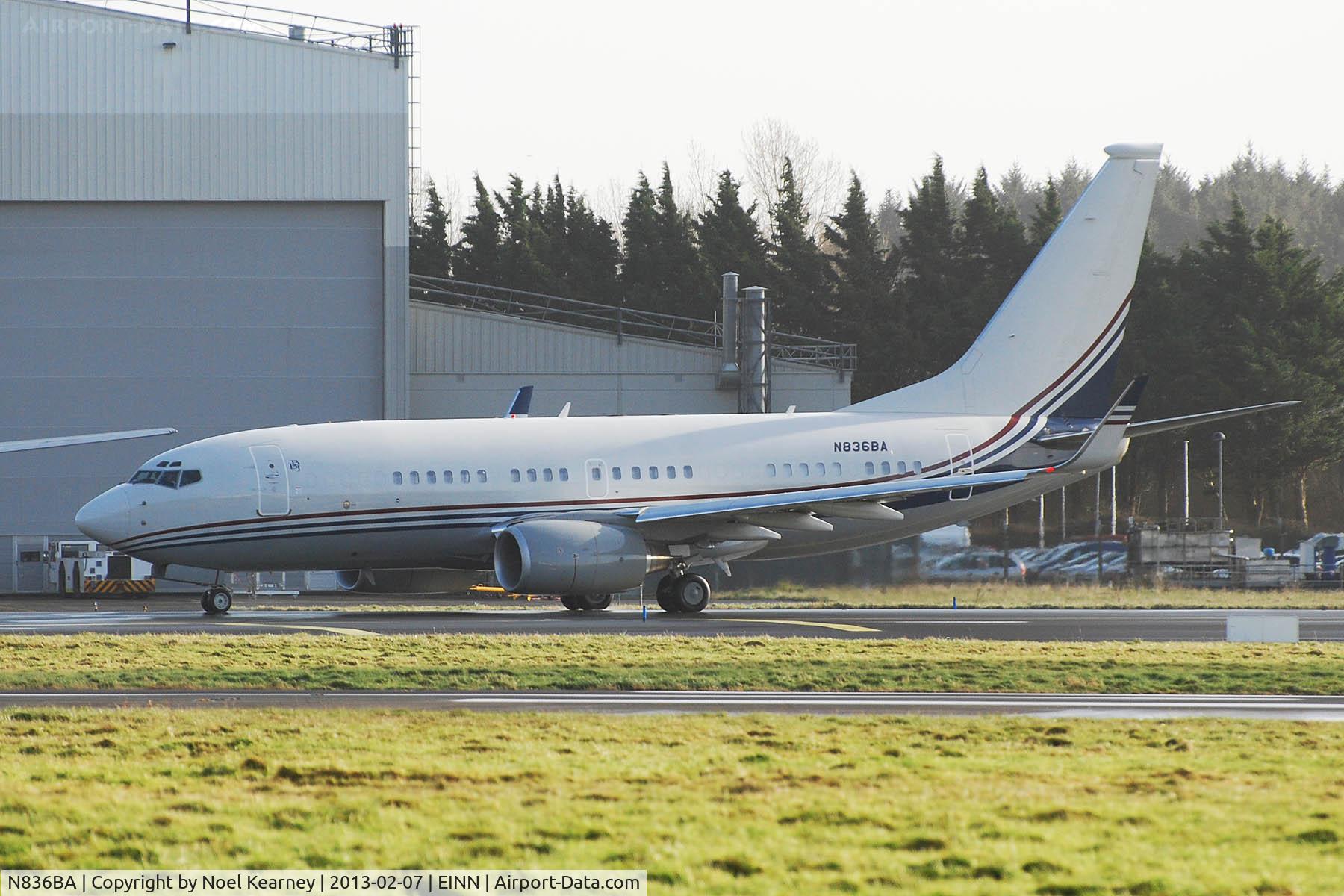 N836BA, 2000 Boeing 737-7BC C/N 30756, Taxi-ing for departure after a fuel stop.
