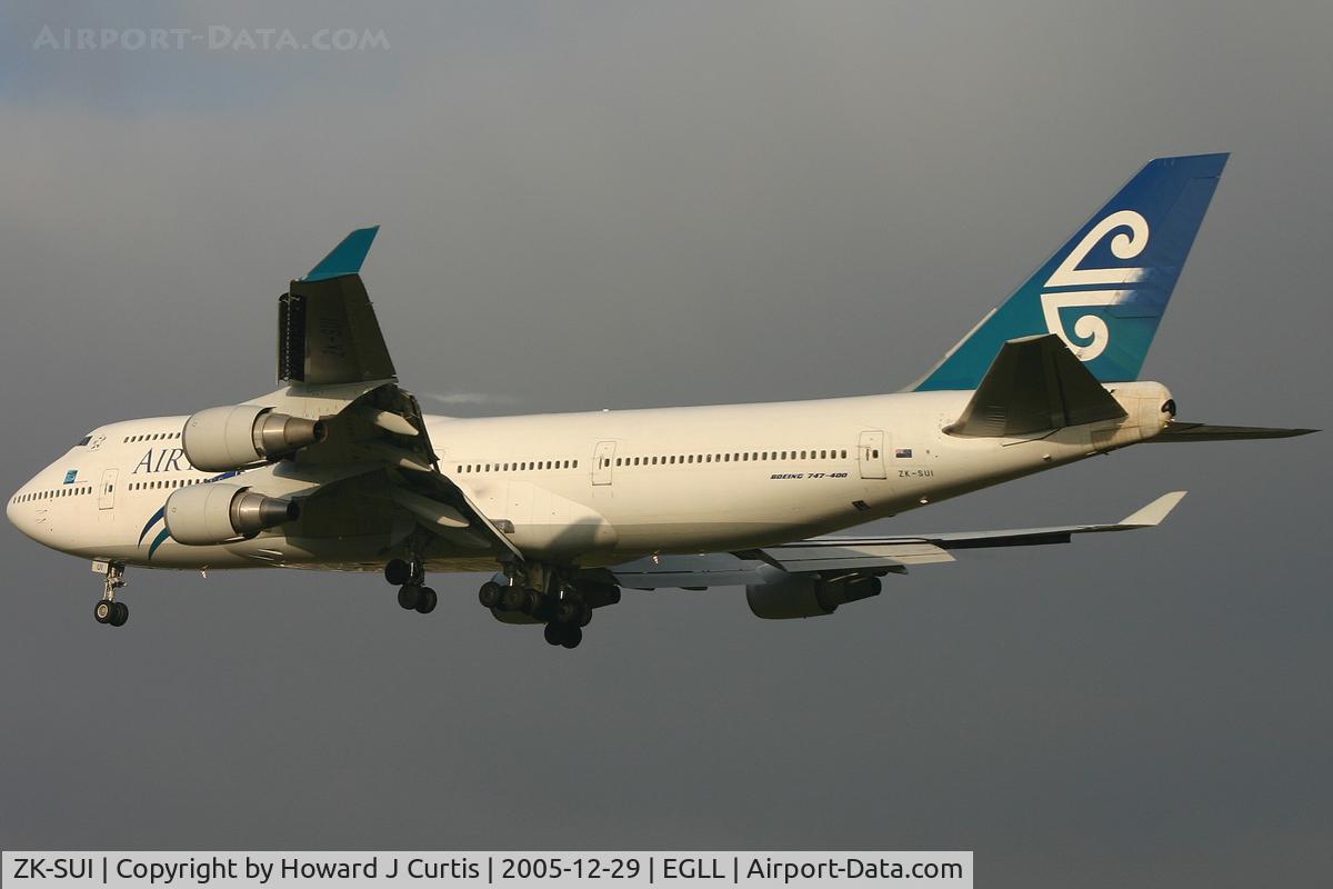 ZK-SUI, Boeing 747-441 C/N 24957, Coming in to land.