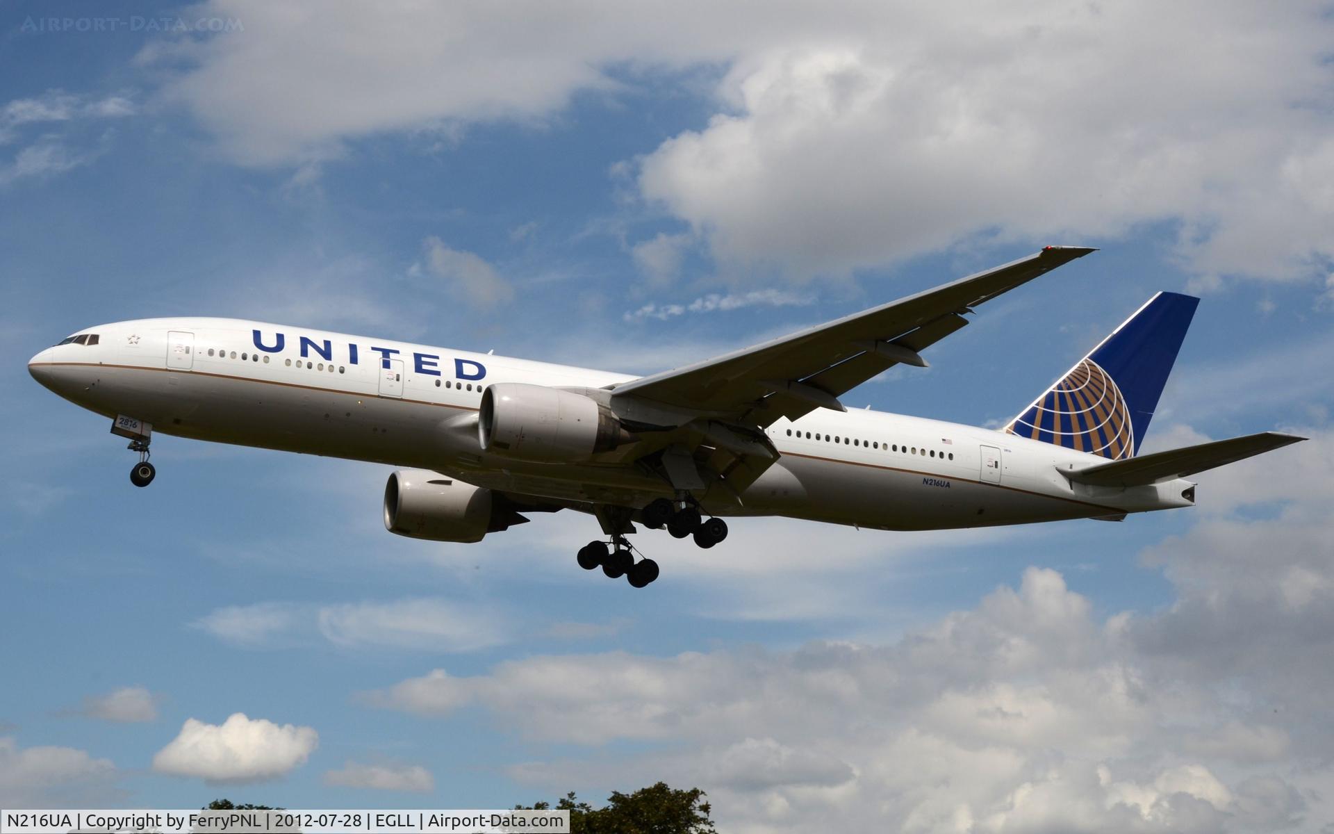 N216UA, 2000 Boeing 777-222 C/N 30549, UA B772 arriving at LHR