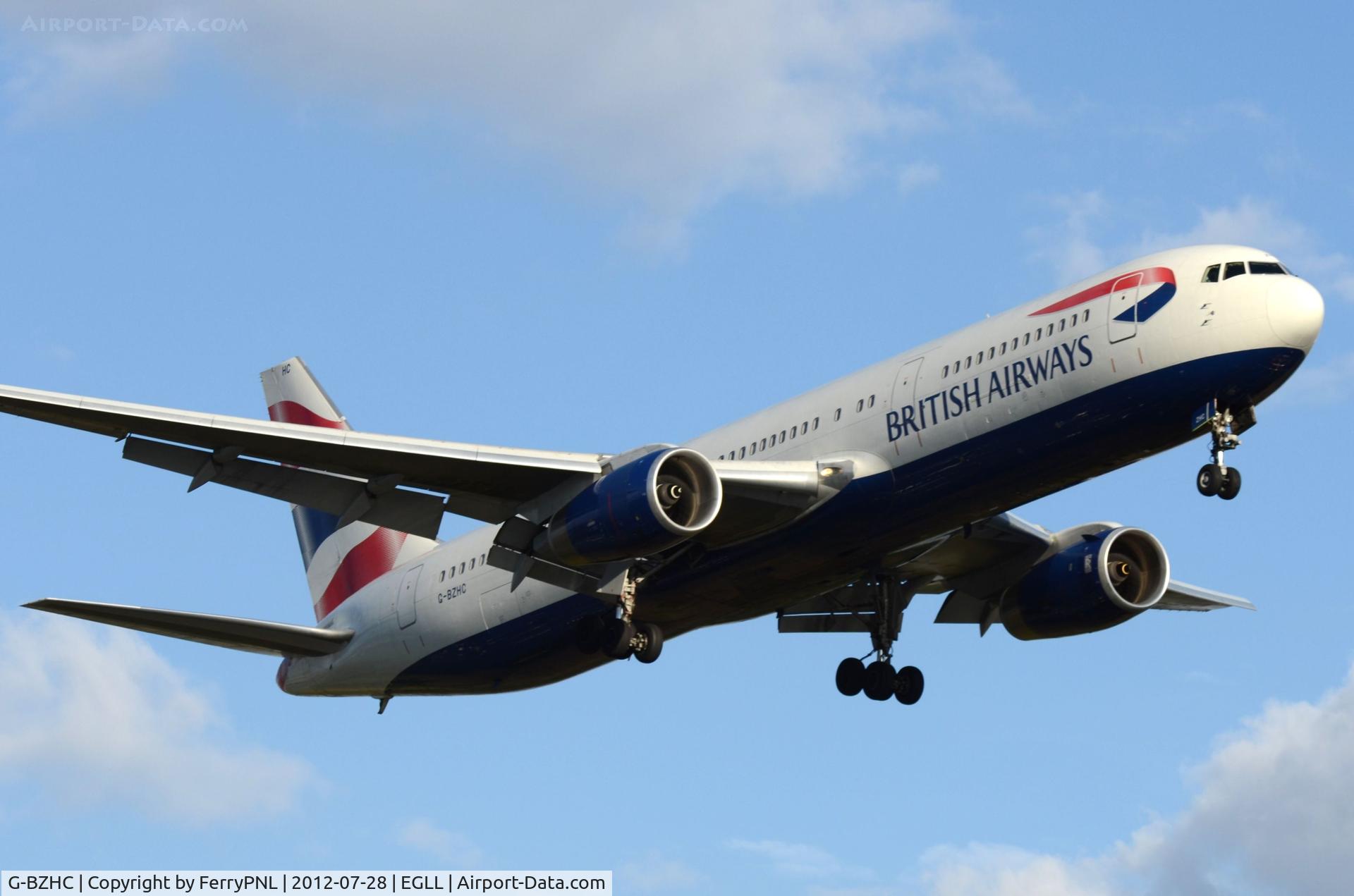 G-BZHC, 1998 Boeing 767-336 C/N 29232, BA B763 coming in