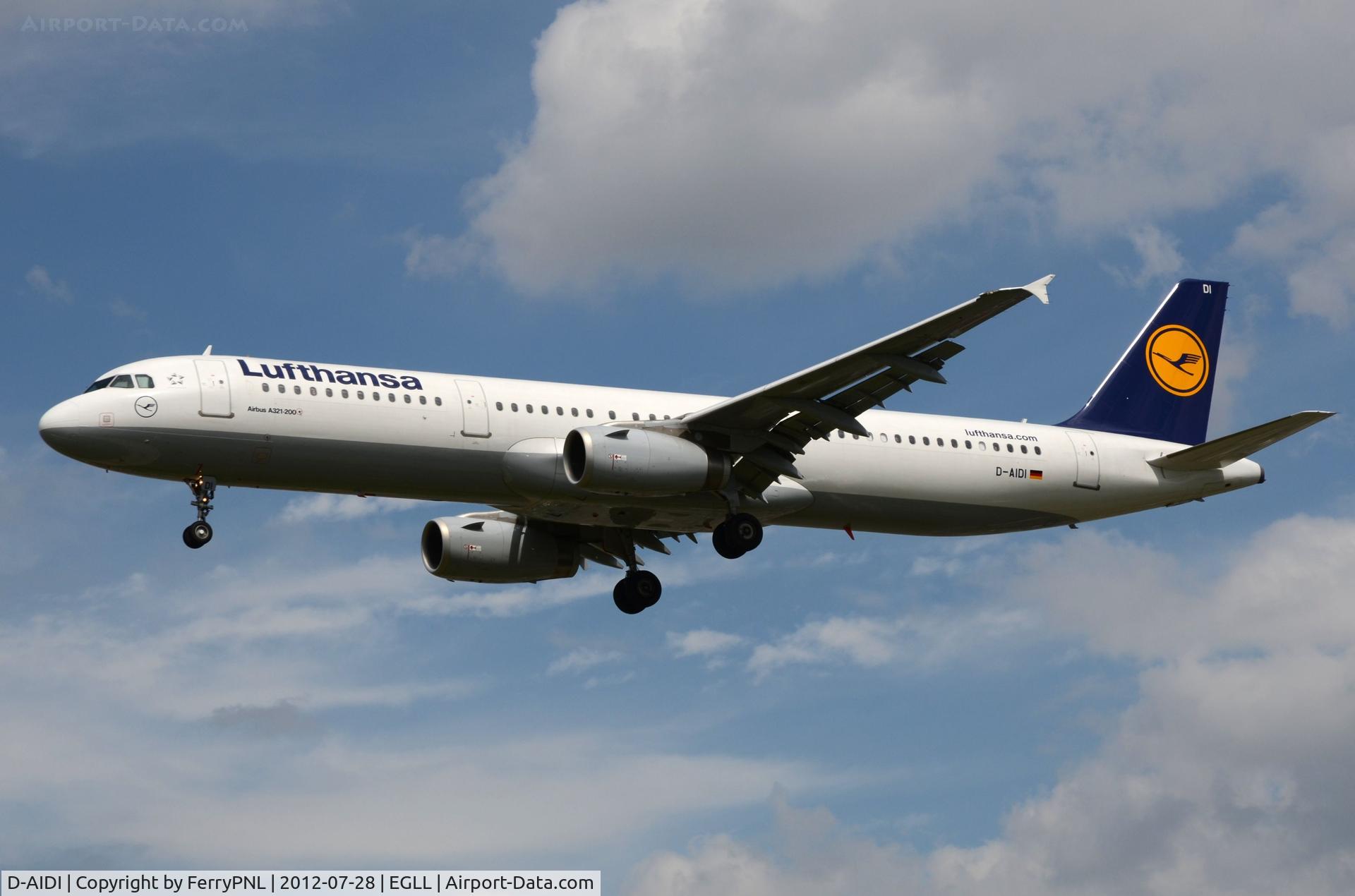 D-AIDI, 1989 Airbus A310-304 C/N 523, Lufthansa A321 on finals