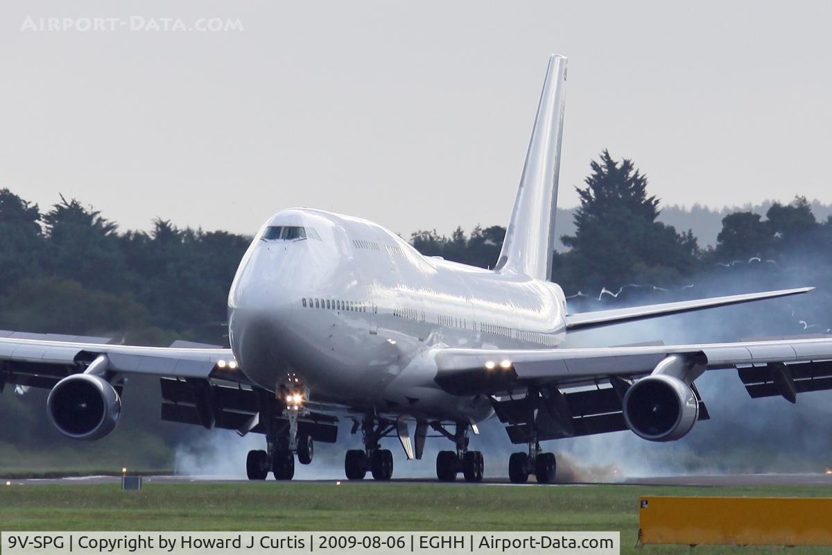 9V-SPG, 1996 Boeing 747-412 C/N 26562, Touching down here on delivery. No titles.