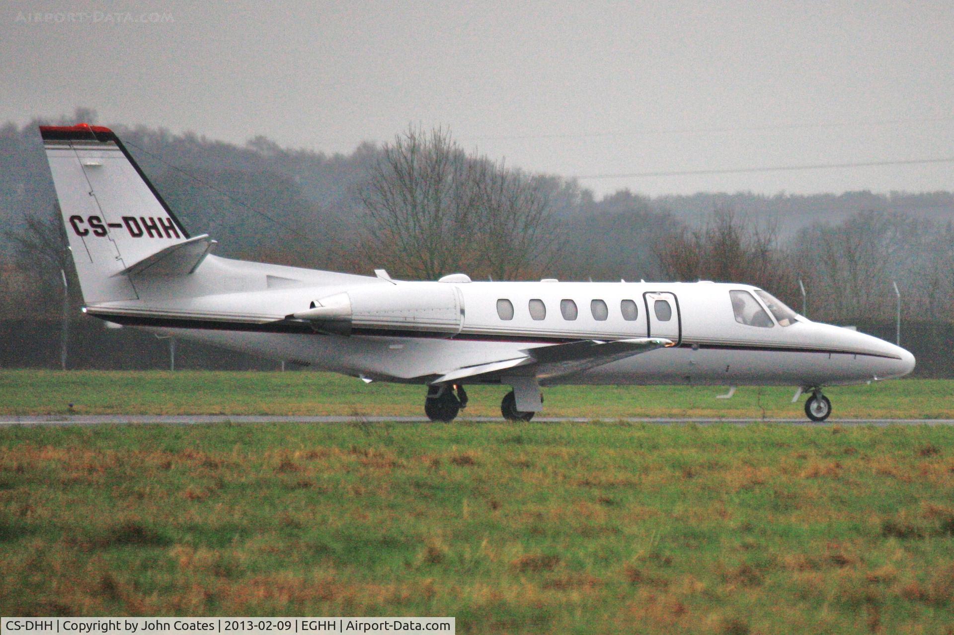 CS-DHH, 2002 Cessna 550 Citation Bravo C/N 550-1043, Departing in heavy drizzle