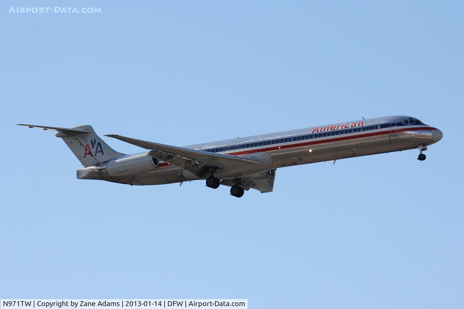 N971TW, 1999 McDonnell Douglas MD-83 (DC-9-83) C/N 53621, American Airlines landing at DFW Airport