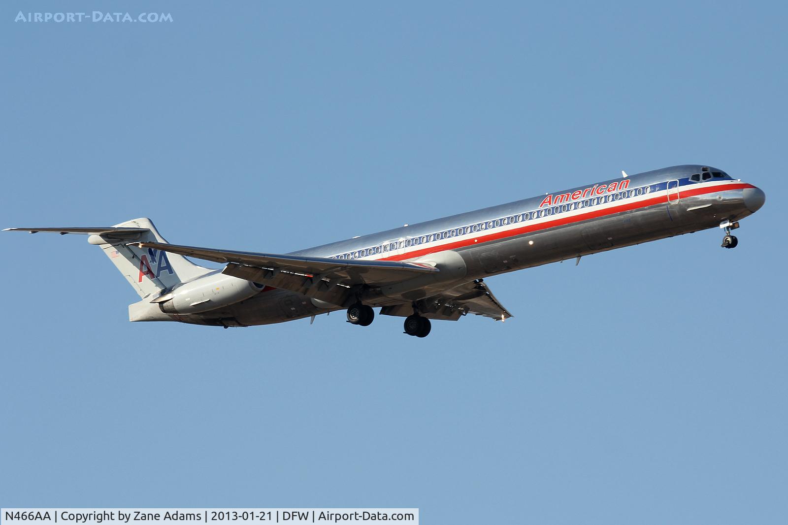 N466AA, 1988 McDonnell Douglas MD-82 (DC-9-82) C/N 49596, American Airlines landing at DFW Airport