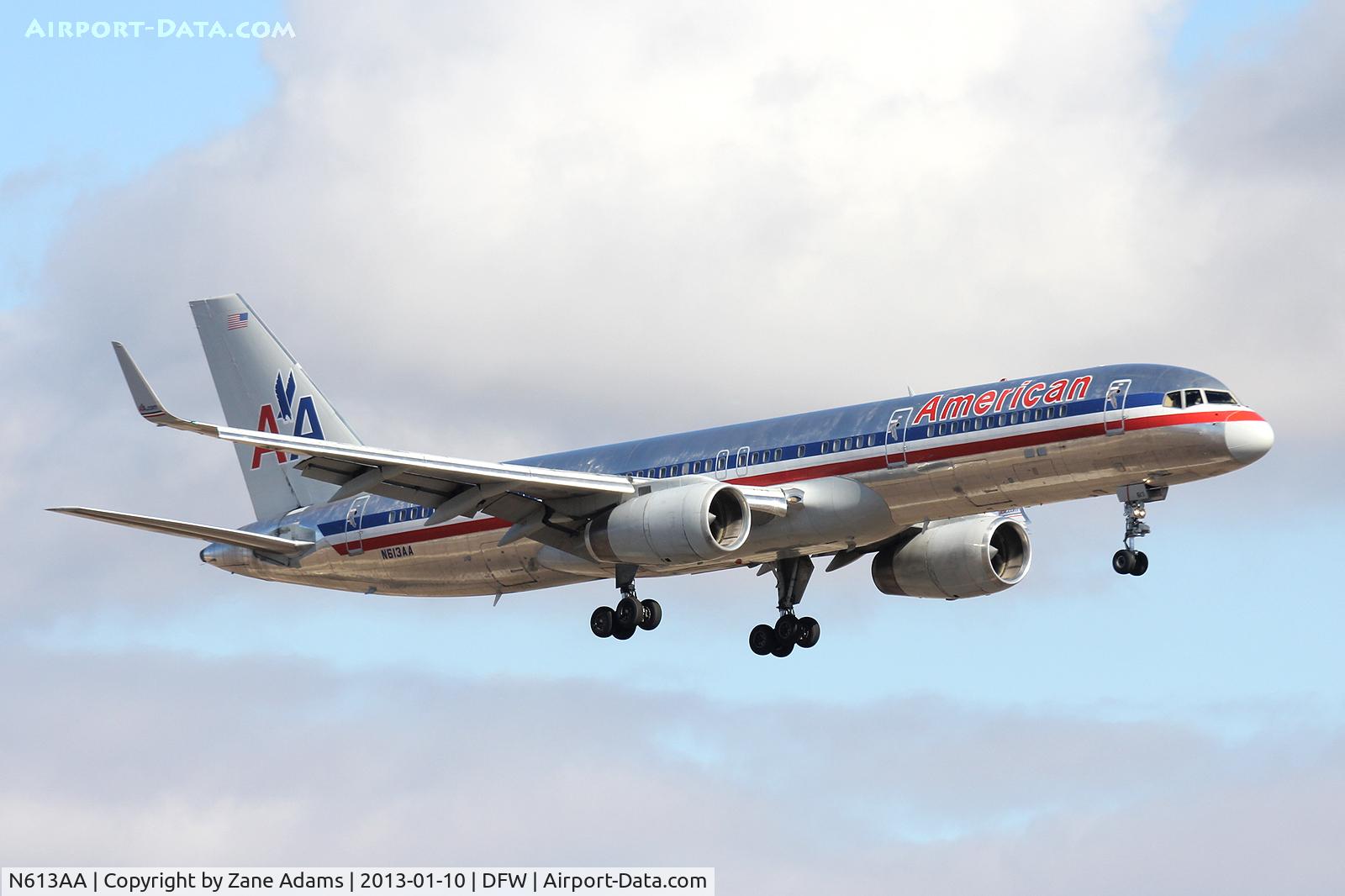 N613AA, 1989 Boeing 757-223 C/N 24489, American Airlines landing at DFW Airport