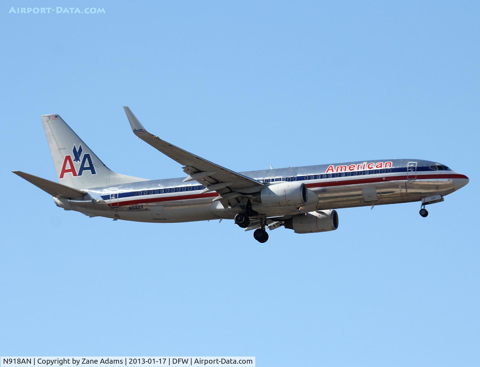 N918AN, 1999 Boeing 737-823 C/N 29519, American Airlines landing at DFW Airport
